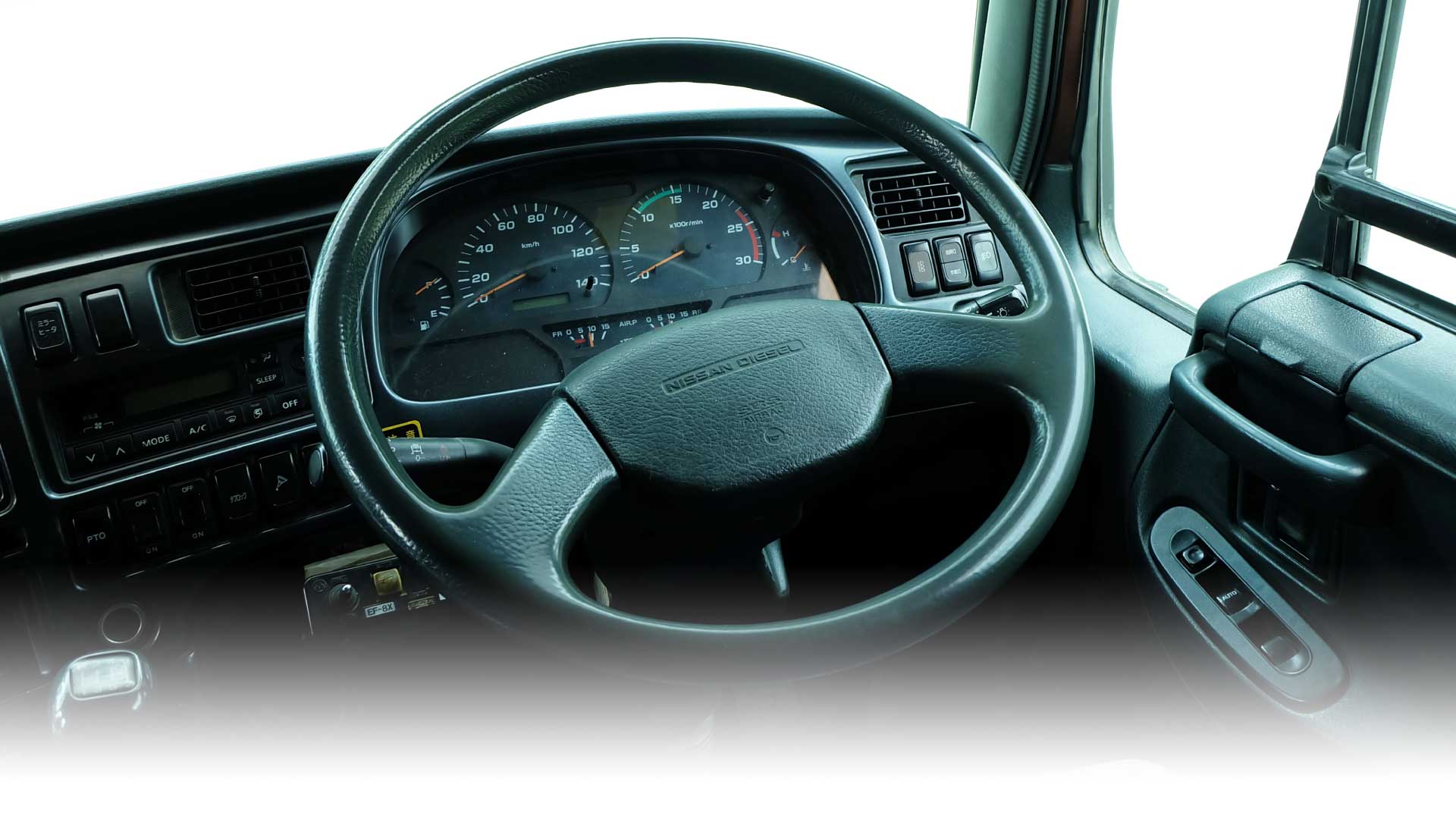 トラック内装写真